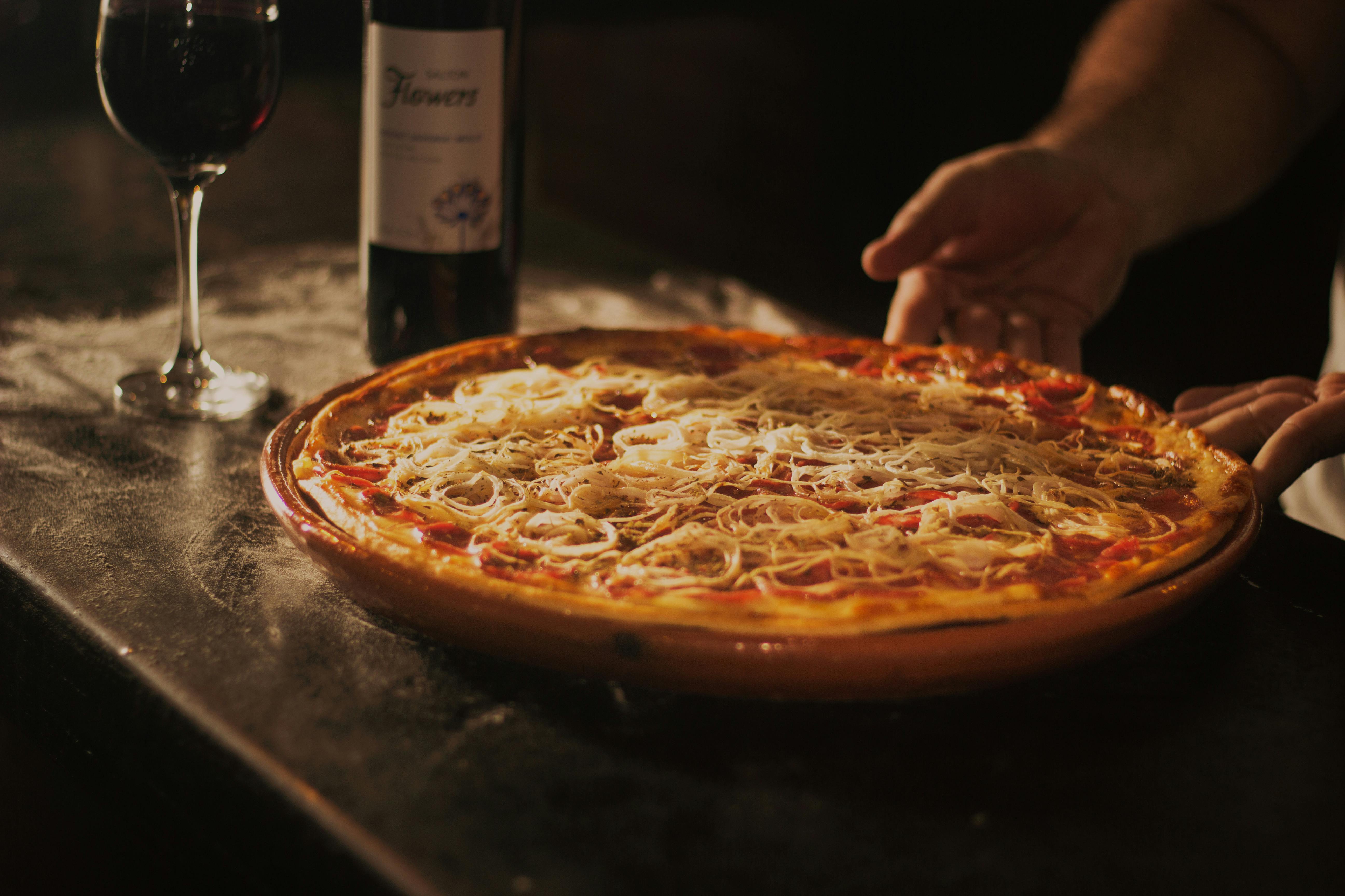 Pizza spéciale du chef avec ingrédients de saison
